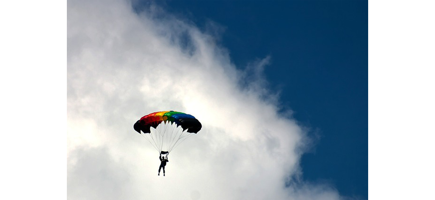 Опасно ли прыгать с парашютом