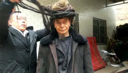 Мужчина не стрижётся 50 лет