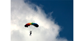 Опасно ли прыгать с парашютом