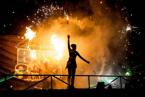 Фестиваль бенгальских огней в Санкт-Петербурге