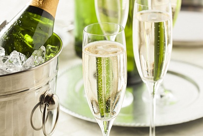 Какое шампанское (игристое) и какой алкоголь поставить на Новогодний стол?