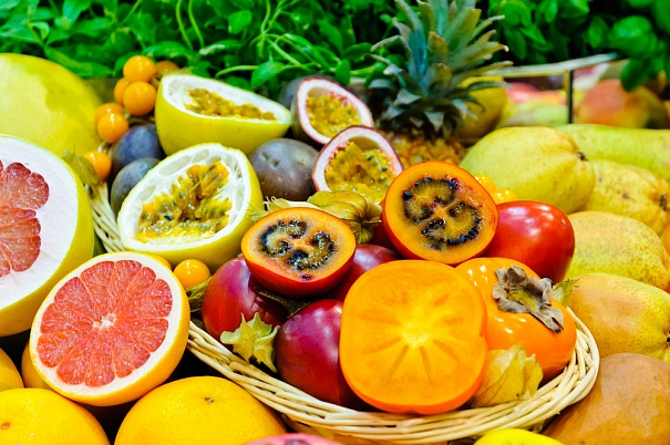 Экзотические фрукты и ягоды: что есть что на прилавке?