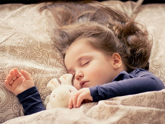 Совместный сон с ребёнком: польза или вред?