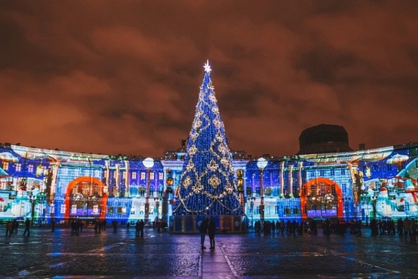 Новый год на Дворцовой площади в Санкт-Петербурге