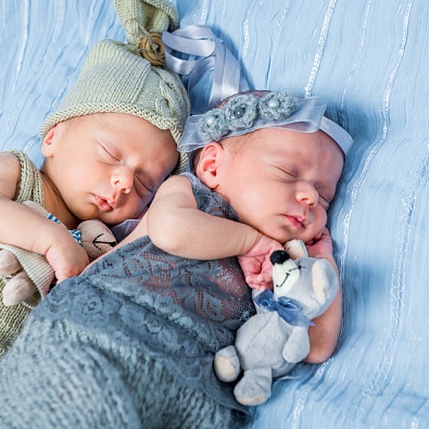 Как управиться с новорожденными близнецами?